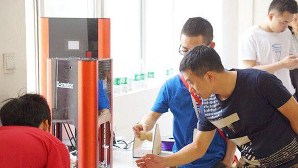不得了 成都大學(xué)生“創(chuàng)客”研制3D打印機(jī) 大多外銷美國(guó)