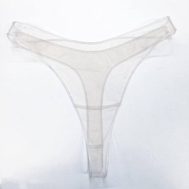 Jess用3D打印的彈力橡膠代替了通常會導致內褲線的松緊帶和針腳。由于衣服是用硅膠3D打印而不是縫合的，使得整件衣服輪廓鮮明，而且能夠防止走形。