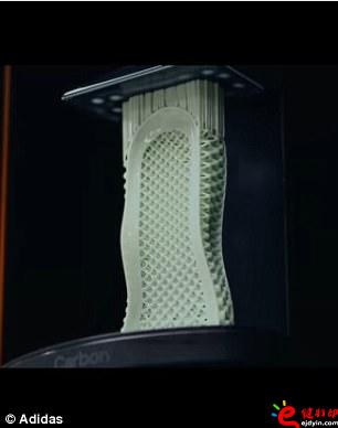 阿迪達(dá)斯率先推出3D打印量產(chǎn)時尚跑鞋,大量節(jié)約開模具成本